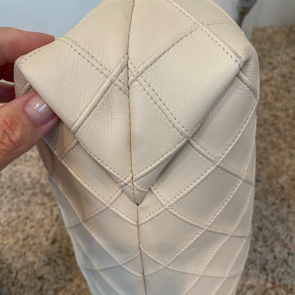 Tory Burch Cream Quilted Shoulder Bag - Picture 11 of 16